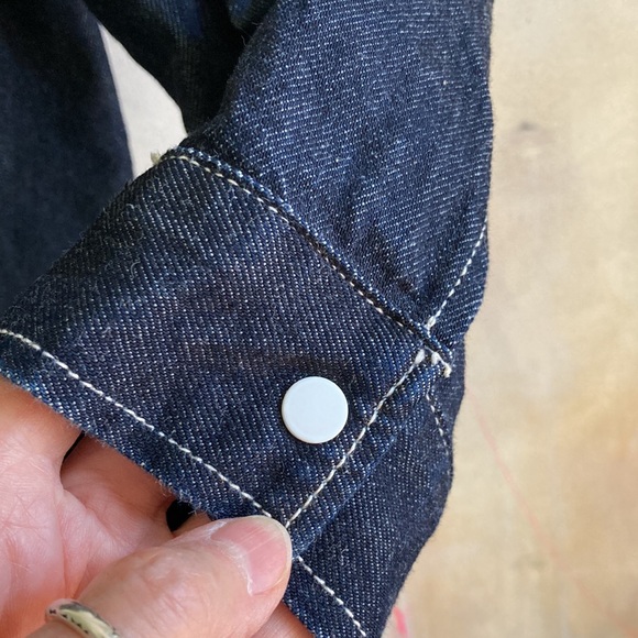 LEVI’S S Organic Cotton Ladies Snap Front Denim Jacket Dark Wash EUC - Picture 6 of 13